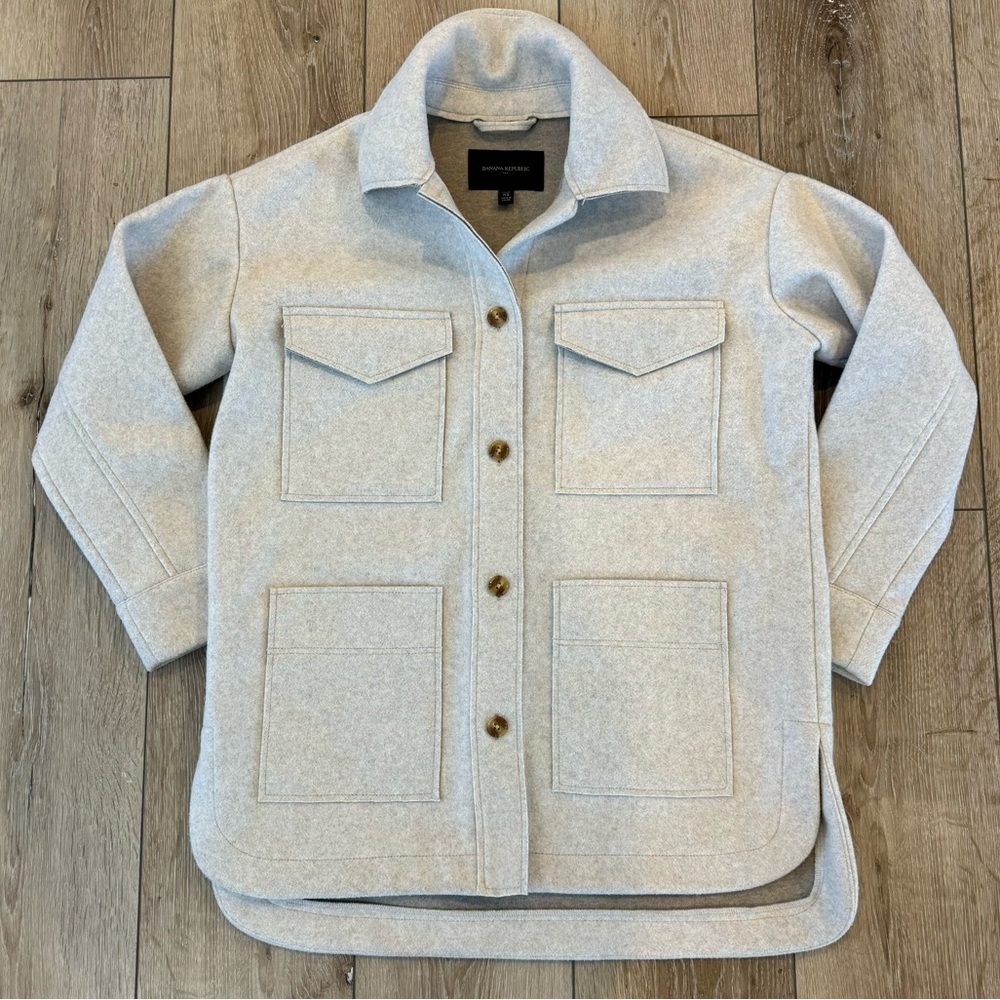 NWOT Banana Republic Light Tan Shacket Jacket with Pockets Cute Fall Jacket XS